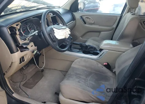 2005 Mazda Tribute S z USA, uszkodzony, nr VIN 4F2YZ04135KM00884